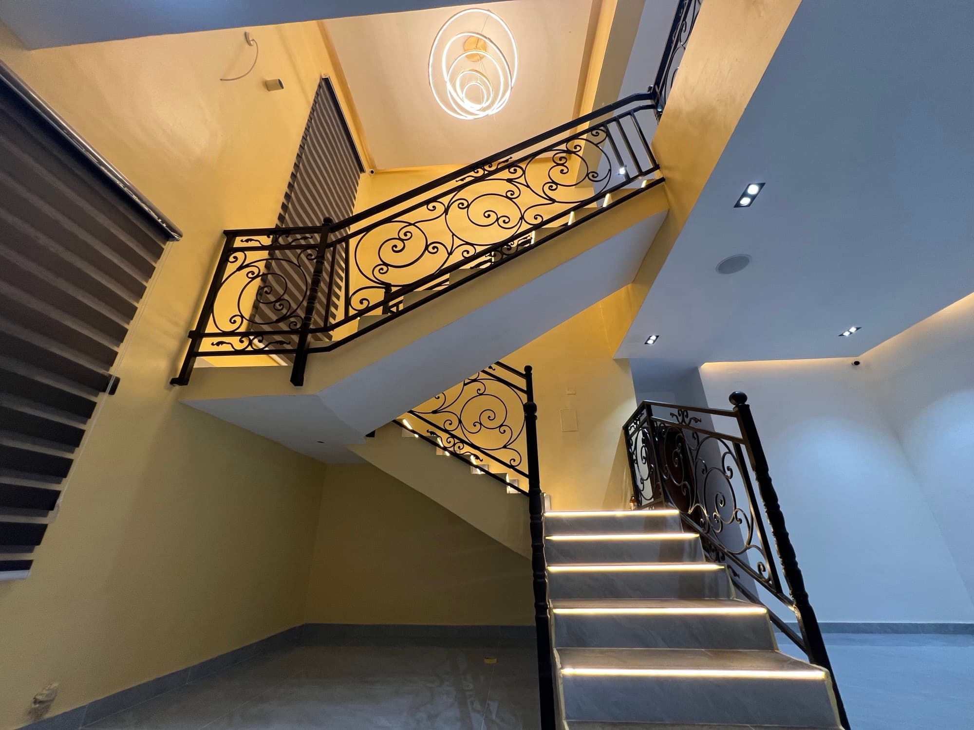 LED-lit smart staircase